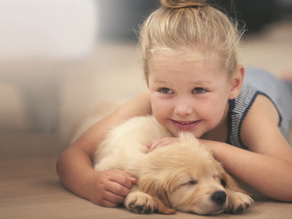An adorable little girl with her puppy at homehttp://195.154.178.81/DATA/i_collage/pi/shoots/783492.jpg